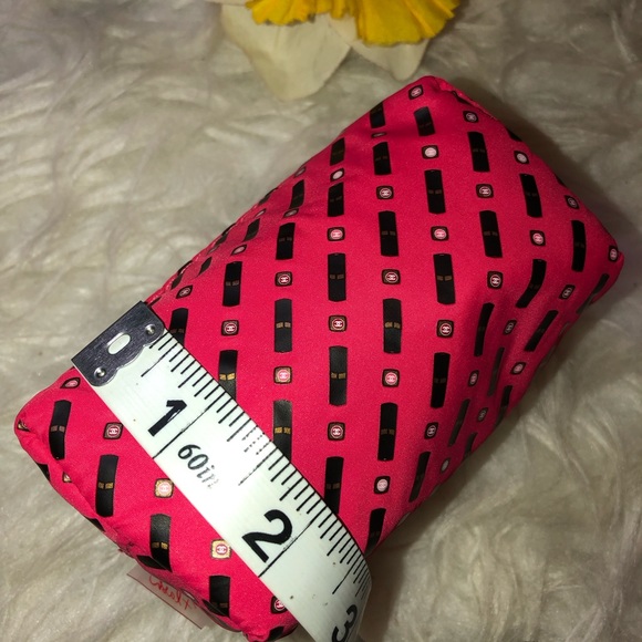 🌺Chanel cosmetic bag🌺 - Picture 5 of 9